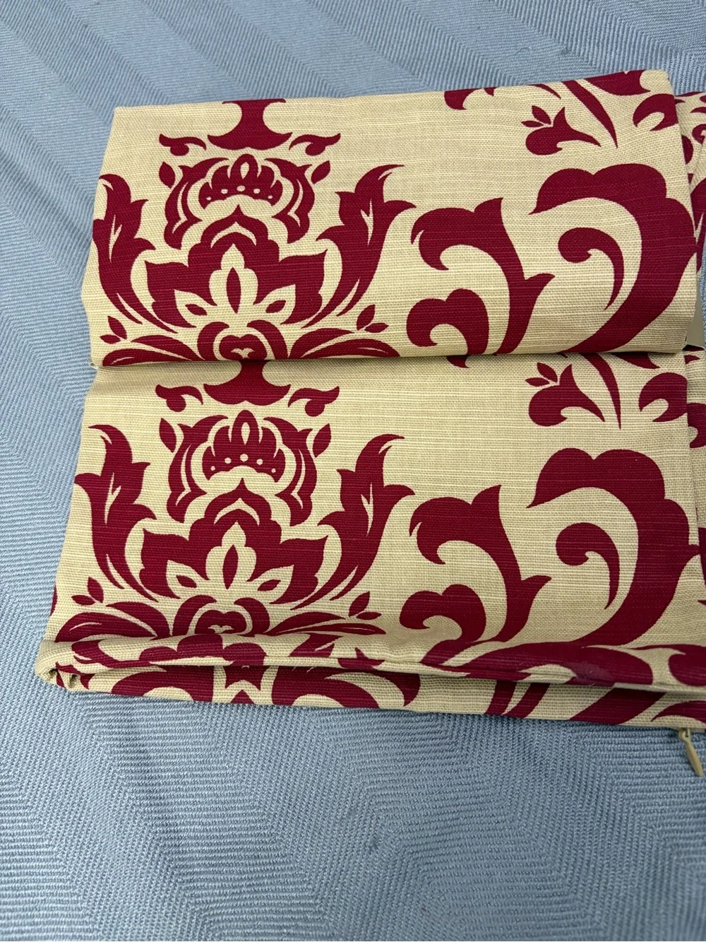 NWT bed Bath and beyond 18” x 18” pillow cover scroll design red/beige